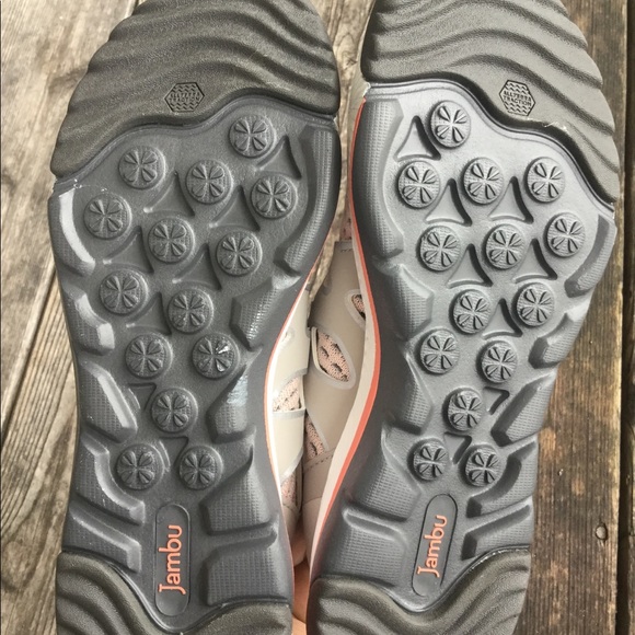 Jambu - Picture 5 of 5